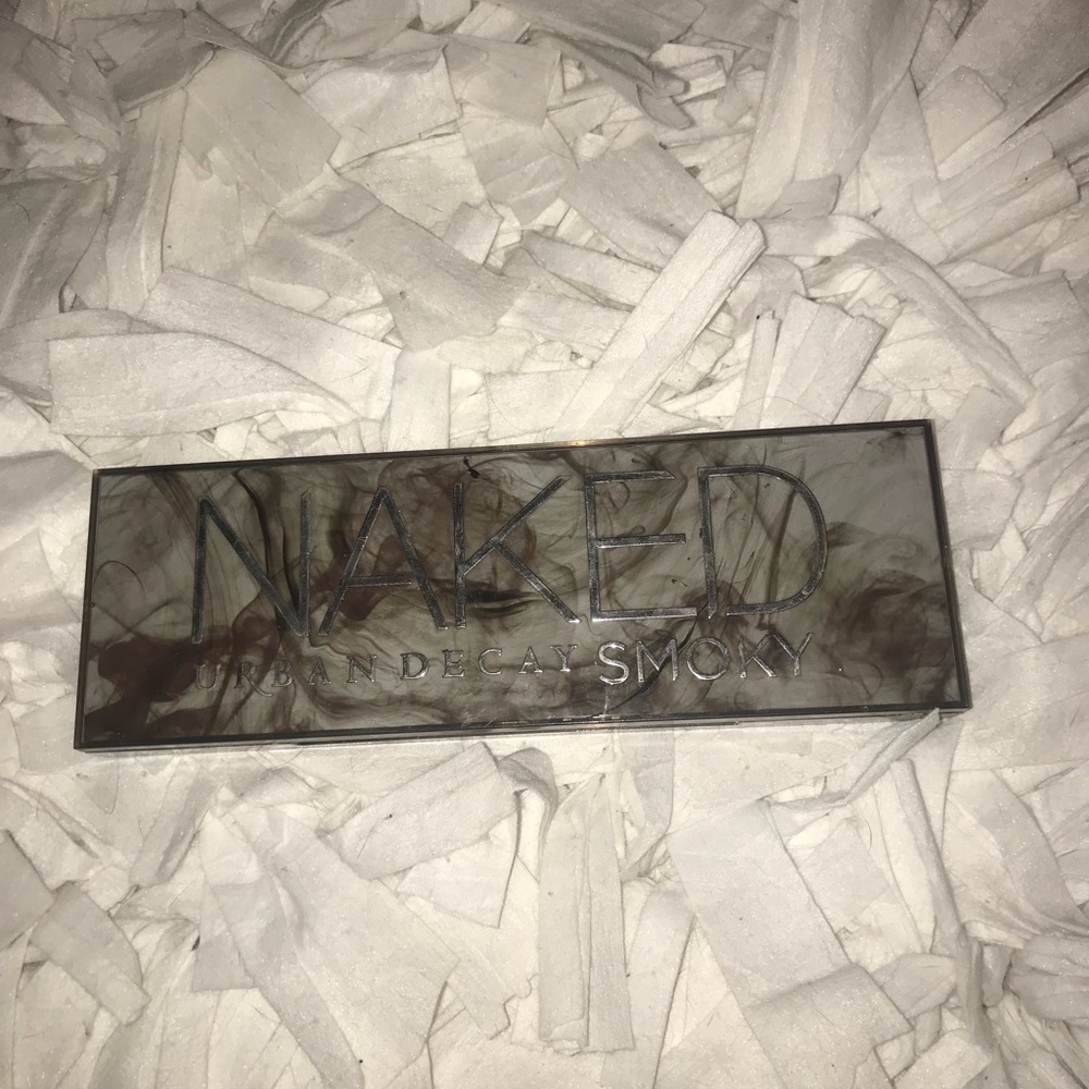 Naked Smokey Pallet